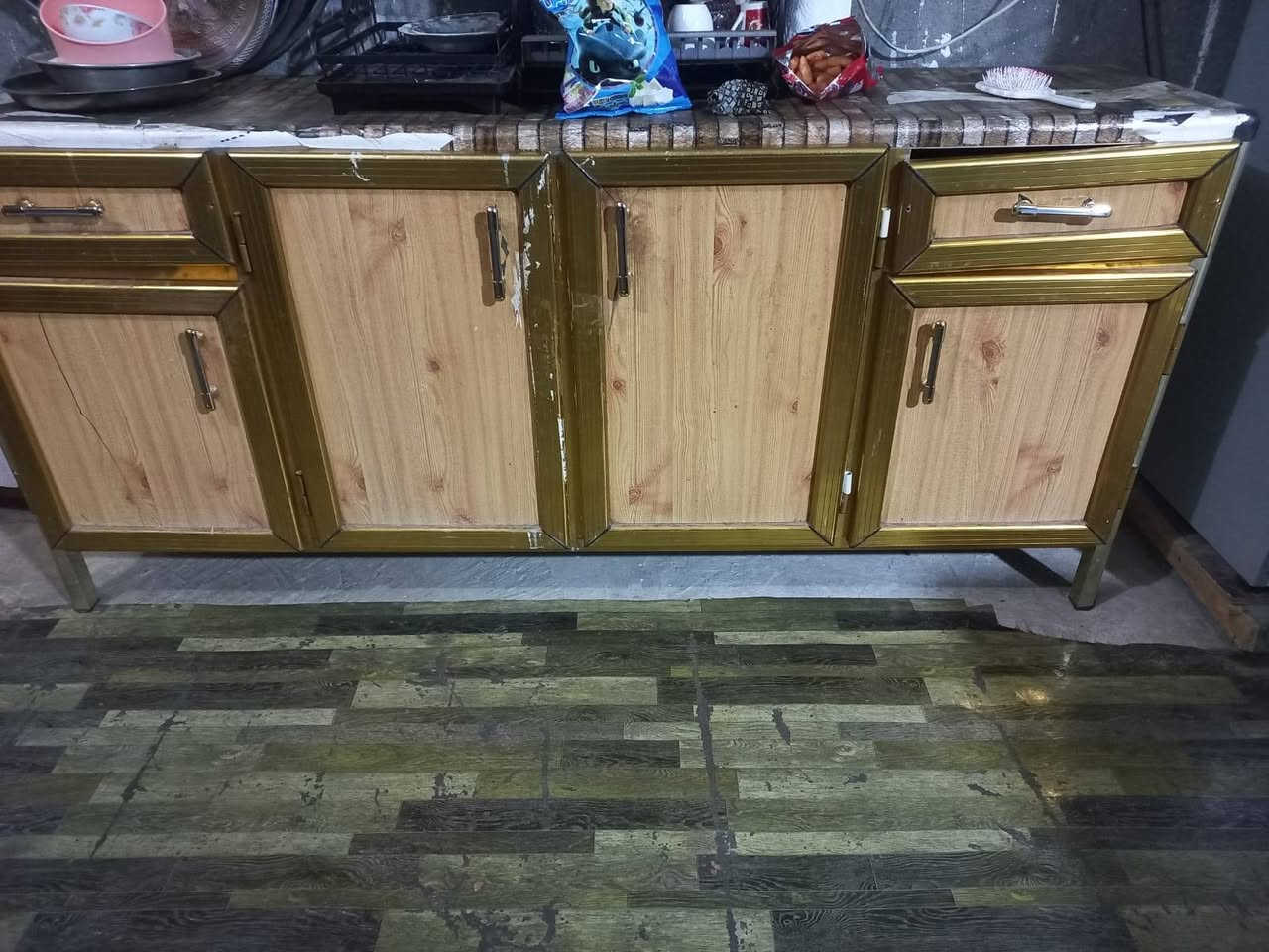 السلام عليكم ورحمة الله وبركاته اغراض مستخدمه وجديده للبيع شعندك نزل هنا او تراسلني خاص المكان الغطاس مجاور مستشفى السوررين مع المخبز
***********
