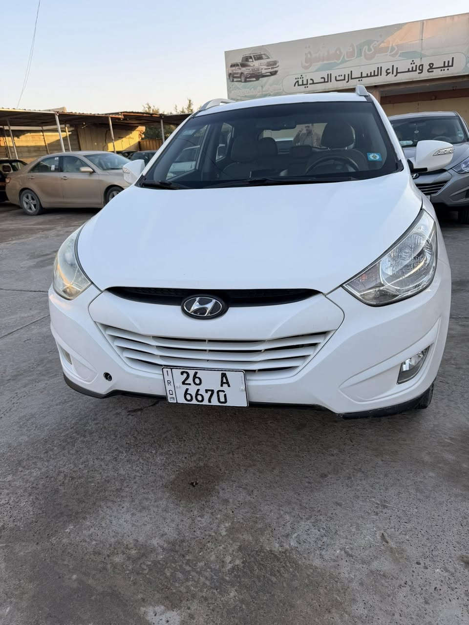 السلام عليكم للبيع بسعر مناسب  ب133ويرهم مراوس
للبيع توسان 2013 وارد خليجي    
بيها بونيد مالها بلادي ومصبوغ شرط بدون دواخل 
رقم صلاح الدين دولي سنويه لل30
لون ابيض ثلجي
موصفات السياره معروفه 
محرك دوش مكفول 
كير اوتو عادي 6نمر 
اشاير مري  
ويل كب 
داخل لونين
تبريد ثلج
تحكم استيرن 
مثبت سرعه
مسجل ابلاتوث شاشه
تبريد تدفئه مكفول   
وباقي الموصفات معروفه 
السياره جاهزه ومناقصه اي شي  
مكان السياره بيجي 
السعر 133ويرهم مراوس حسب القناعه                                                                                                   ***********
0781199690
