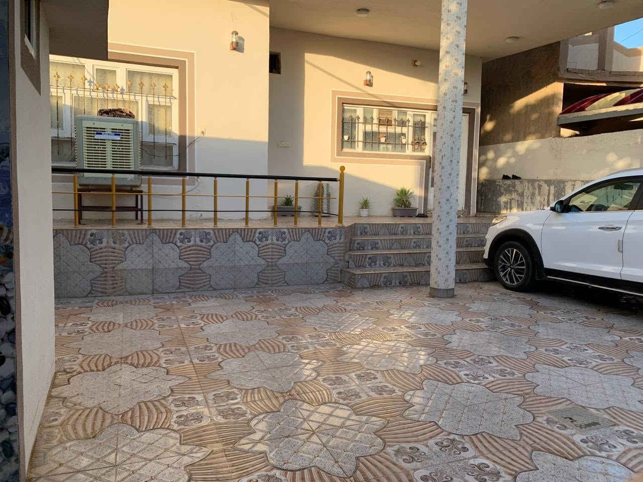 بيت للبيع الموقع:عبور جسر ديالى فرع مشروع الماء
المساحه٢٥٠متر
ماء مستمر ٢٤ساعه
غرفتين +غرفه في البيتونه
استقبال 
هول كبير 
مطبخ
٣حمامات
٢تواليت
حوش كبير١٥متر
مساحه كبيره وره البيت 
سطحين 

معه الأثاث أو بدونه كامل
للتواصل :***********
