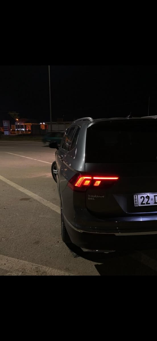 من رخصة الادمن
Volkswagen Tiguan 
فولكسفاغن تيكوان (بانوراما، 7 مقاعد)

موديل :2020 
الصنف : SEL
سعة المحرك :  4 سلندر 2.00cc turbo مسوينها دبل كازكيت يعني فول عادي وما عليك زود 
  
الوارد : وارد امريكا :- حادث خفيف(صبغ بنيد وربع جامرلغ نفسه معدل بارد ورصعه خفيفه ب باب خلفي ) 

رقم الشاصي: 3VV3B7AX5LM121864
اللون الخارجي : فيلي 
اللون الداخلي : جلد اسود
قراءة العداد :48الف ميل

الرقم : اربيل- العراق - تحويل وكاله 

السعر :18,200$  (182$) قابل للتفاوض 

الاضافات

- مقود D وS
- بانوراما
- 7 راكب
- رادار امامي خلفي
- شاشه كبيره
- شاحن واير ليس
- حساس مرايا جانبيه (نقطه عمياء) 

- ويل كب بلون سياره
-  تبريد خلفي وامامي
-  نظام مساعدة عدم الانحراف عن الطريق 
- نظام carplay wireless 
-  شاشة وسطية
-  نظام النقطة العمياء 
-  هاند بريك بصمة + اوتوو هولد
- نظام توقف تلقائي عند الرجوع
 -  كاميرة خلفية بدقة عالية 
 -  نوع مقعد السايق: كهربائي - جلد - تدفئة
 
-  المصابيح:   - إضاءة ليد
  

مكان سياره كركوك 
***********
