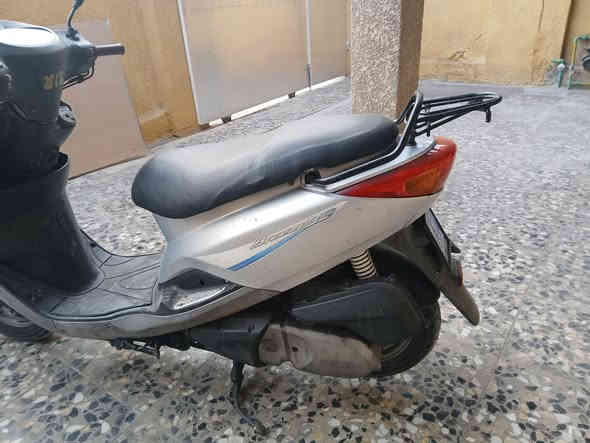 سلام عليكم للبيع دراجة بريز بغبغاء رمبة  رمبة  صارلهة اقل الشهر جديدة كلش السعر ٩٥٠ بيهة مجال بسيط موبايل ***********مكاني الكمالية
