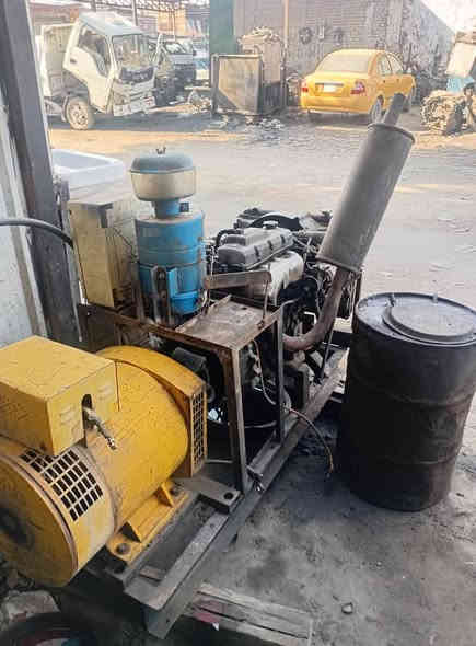 للبيع مولدة كيا 2701  شاصي كلش نظيفة جاهزة على الفحص راس التوليد 30 كي في 120 امبير 12 ورقة العنوان بغداد للاستفسار الاتصال على الرقم ***********
