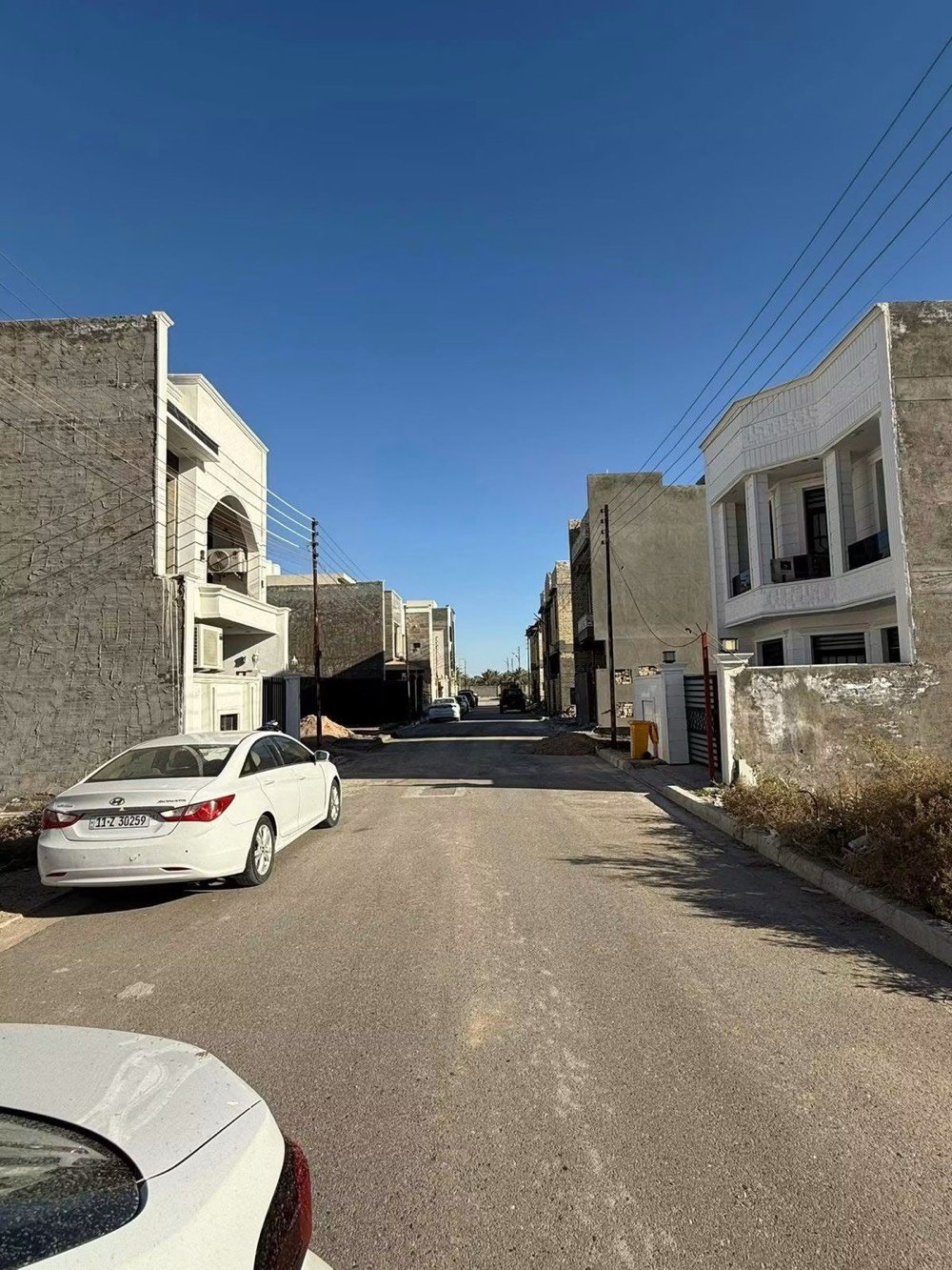 للبيع : قطعة ١١٠ م٢ واجهة 7.5 نزال 14.7
طابـو زراعـي سند 25/ يوجد اقرار محكمة
في مجمع الضباط السكني / الشارع D

العنوان : بغداد شارع المطار ساحة عباس بن فرناس خلف جامعة المشرق مشمولة بجميع الخدمات ( ماء + كهرباء + مجاري + تبليط)
مقسمة بصورة نظامية : الافرع الداخلية 10 متر الشارع الرئيسي13 متر // 
علما ان المنطقة محاطة بسياج ارتفاع 4 متر وبوابة رئيسية ( سكيورتي )

البناء مستمر الى هذا اليوم

للتواصل 
***********
واتس اب ايضا موجود