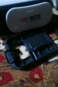 نظارة واقع افتراضي VR Box بحالة جيدة جدًا. تتيح لك تجربة مدهشة لعالم ا...