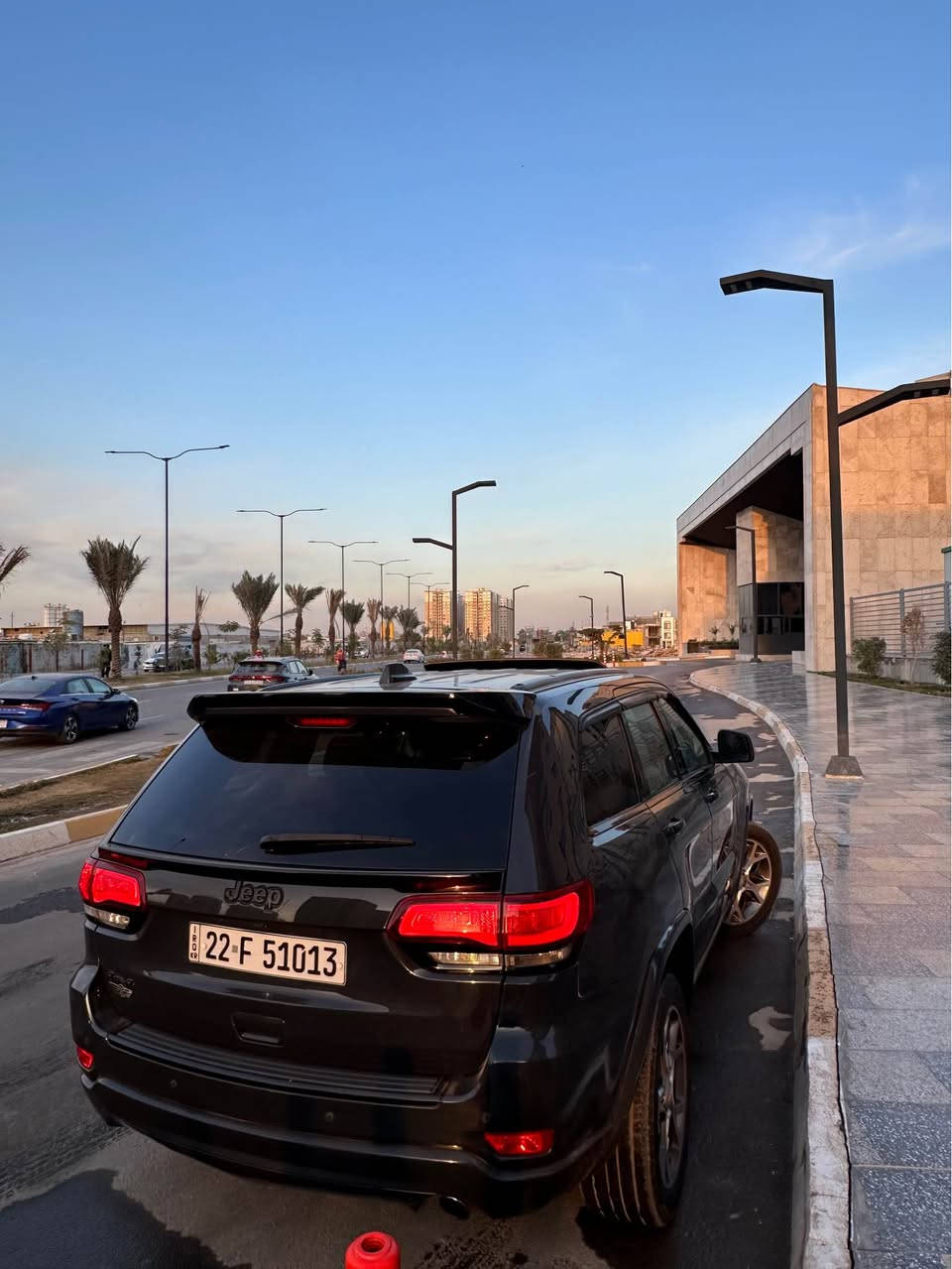 سلام عليكم جيب للبيع فقط سعرها١٨٠ سيارة جاهزة كل نقص ما بها صور الحادث المنشور أربع قطع صبغ وهذا رقم *********** فول مواصفات ‫١/١ فول موديل 17 بغداد, العراق
