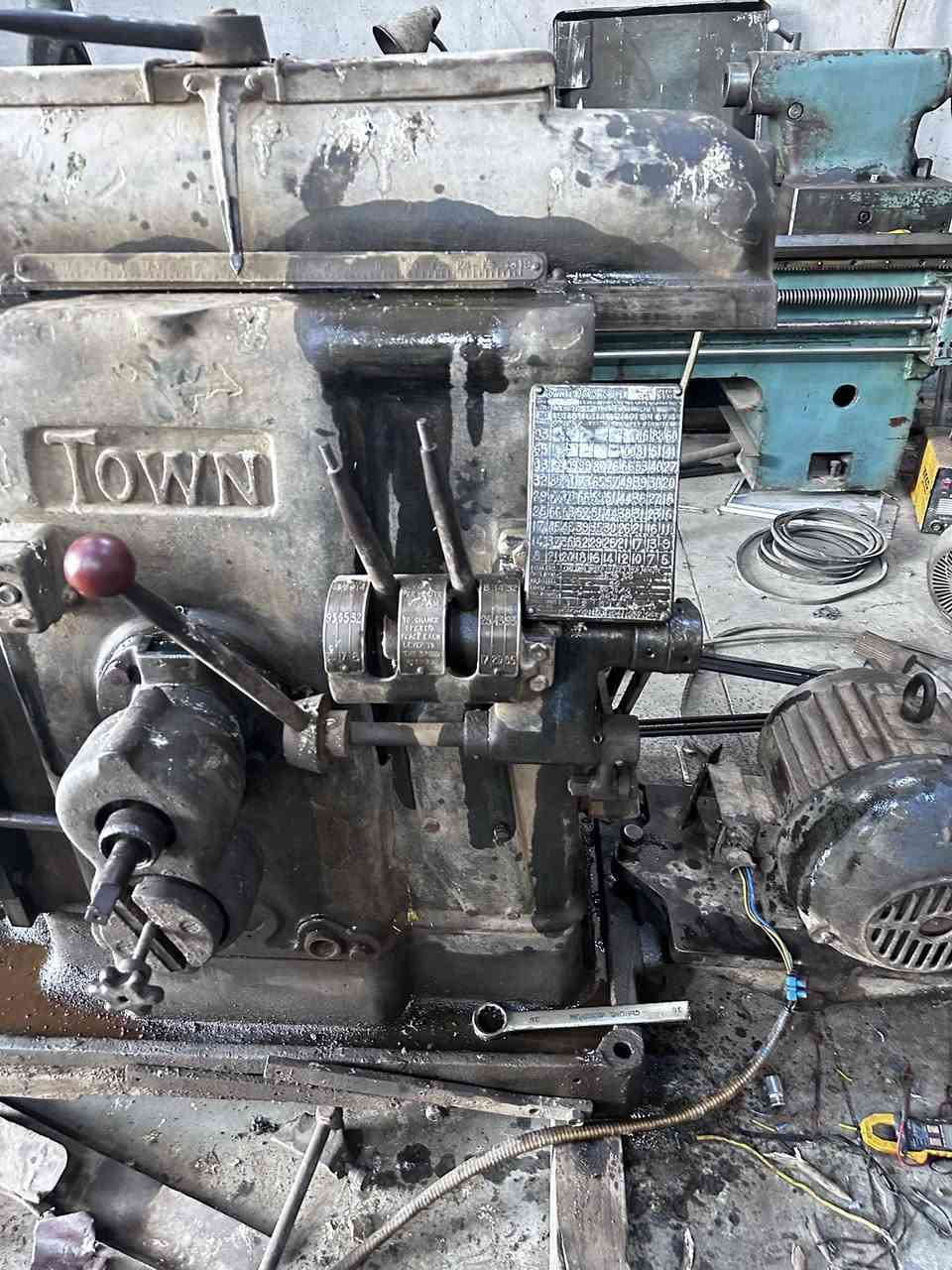 السلام عليكم
رنده انكليزي الصنع 
شغاله بدون منكنه 
كلج ميكانيك 
السعر مليون دينار
المكان النجف حي الحرفيين 
للاستفسار
***********
