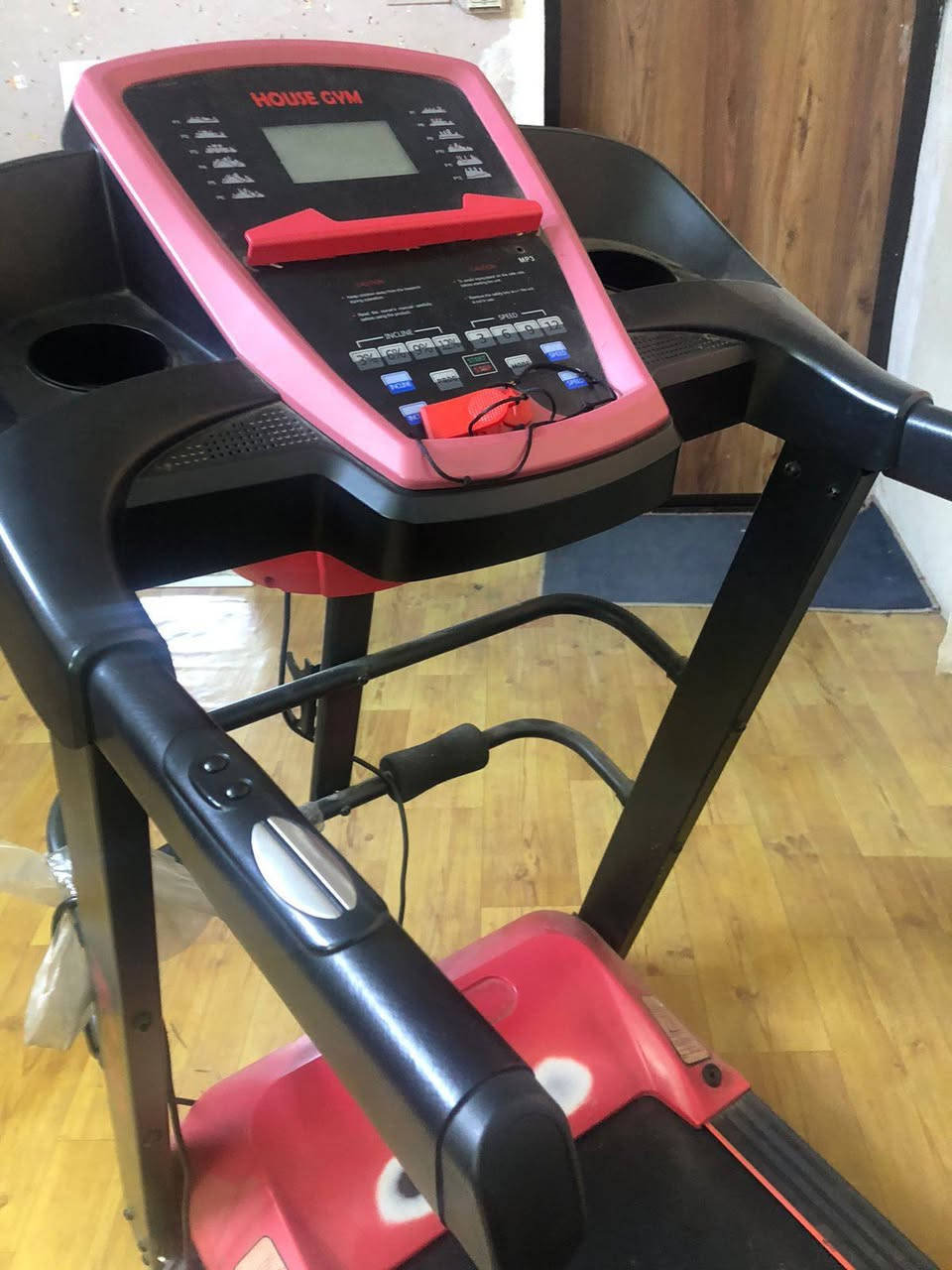 السلام عليكم
جهاز رياضه جري للبيع مواصفات جبلي وعادي كلش قليل مستعمل جديد House Gym حجم كبير 150 وبيه تحكم للسرعة وبيه ازرار على الايد مال جهاز وعلى الشاشه مالته وايضا بي شاشه مختصه تقرا معدل المشي ومعدل الدقائق اما بالنسبه للسعر
سعره 250 الف وبي مجال للتواصل ضمن هذا الرقم ***********
