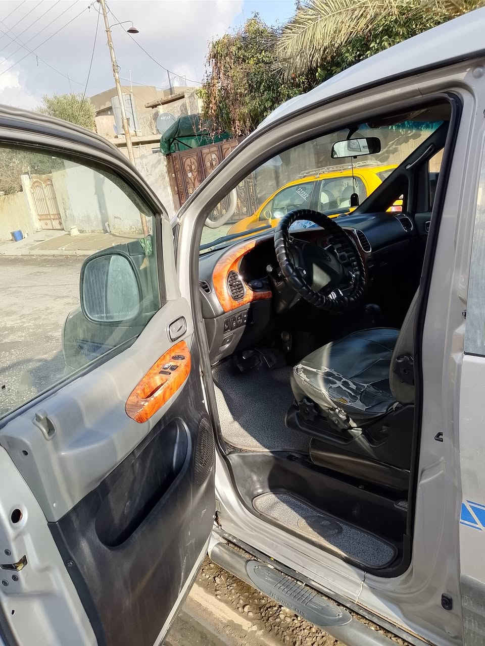 سلام عليكم ورحمه الله وبركاته
للبيع استاركس 2007 رقم موصل دولي سنويه جديده لل 2030 فول فول مواصفات 
لون سلفر كير محرك تبريد تدفئه بشرط كشن كاعيه جديد تخم تاير ويل جديد شواصي مكفوله 
للاستفسار الاتصال على الرقم *********** مكاني كركوك خابر بيك خير وتدلل
