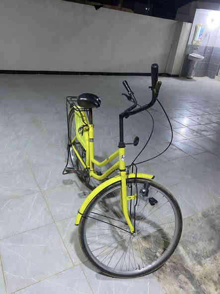 بايسكل.  للبيع ١٢٥ بي مجال وبايسكل نضيف / الهاتف ***********
