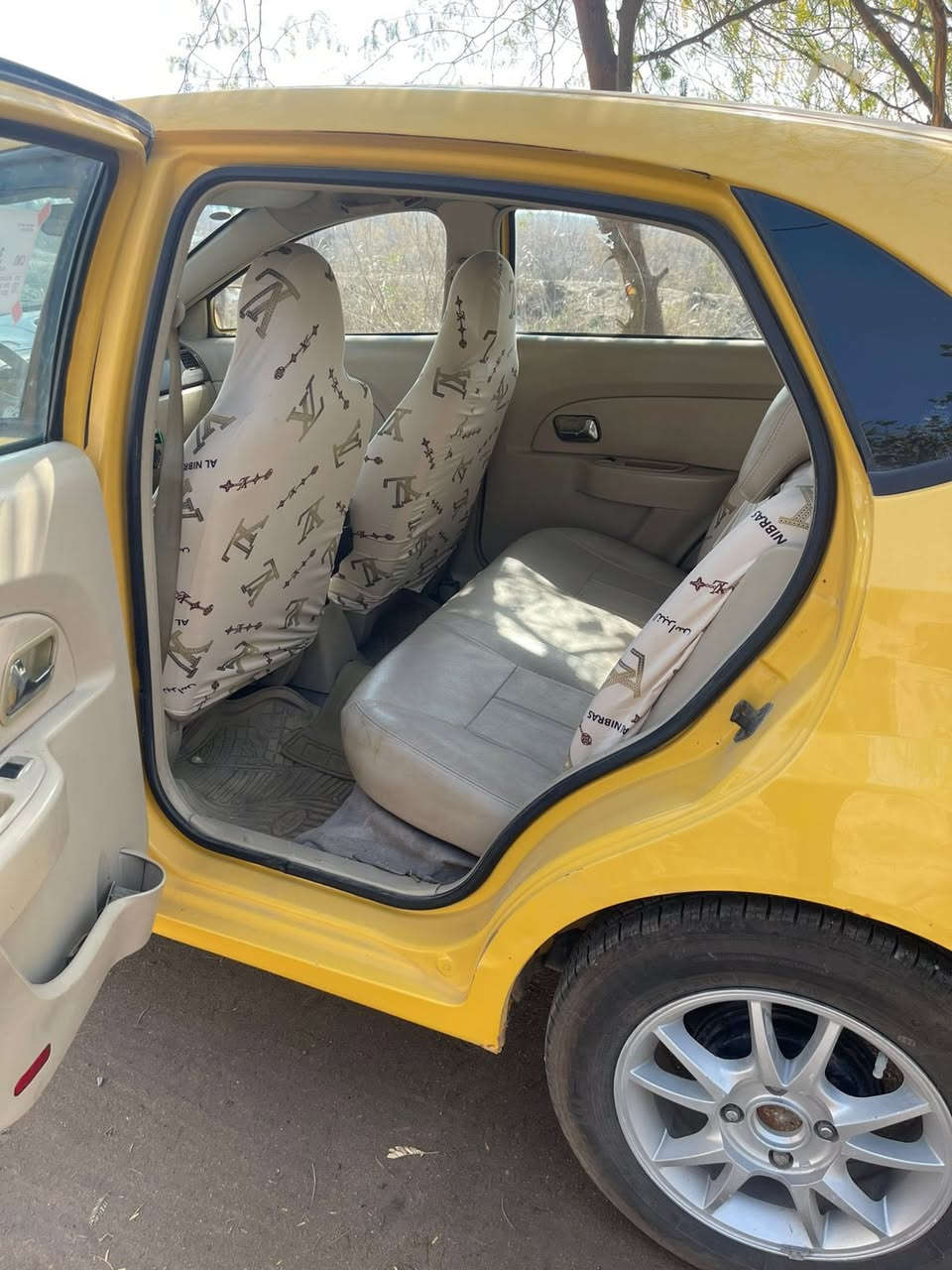 شيري فلاوين 2013
حداديه 100%
محرك وكير تمام لا تنقيص ولا تبخير
شاشه
سمعات مضخمه  السعر. ٣٥ وبيها مجال بصيط (***********
