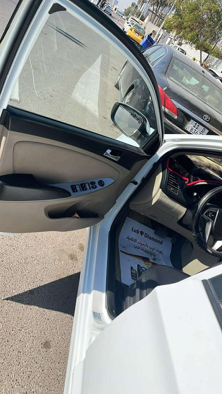 أكسنت موديل 2016 🔥( خليجي) 
4 دسك 
محرك مكفول ١٦٠٠ دوش دبل قطرة المرغوب
كير اي تي  
فتحة سقف 
اشاير بالمري  
تحكم ستيرن
تخم تاير جديد ويل العادي المرغوب  
تبريد ثلج ❄️شرط الكفاله 
دسكات جدد امامي خلفي حداديه جديده 
شاشه اصليه كورية وكامره  
دواخل نضيفة جدا + دوشمة 
عبوة فيت بم جديدة السيارة مسويلها سيرفس وادامة بالكامل فلاتر كلها جدد 
تدفئه 
اشاير لد خلفيه 
رقم انكليزي الحديث 
السيارة بيها ٣ قطع صبغ اثر طخات خفيفه بدون لغود وشاصي السيارة مال بنية وكلشي واضح بالتصوير وبيها سونار وبأسمها 
انطيك محرك وكير مكفول لاتنقيص ولاتبخير ولامفتوحات بيهن برغي 
سنوية تنتهي بال ٢٠٢٨  
مكانها بغداد حي العامل 
السعر ١٠٤ 
رقم الهاتف *********** 
عداد المسافة ٩٠ الف كيلو متر
