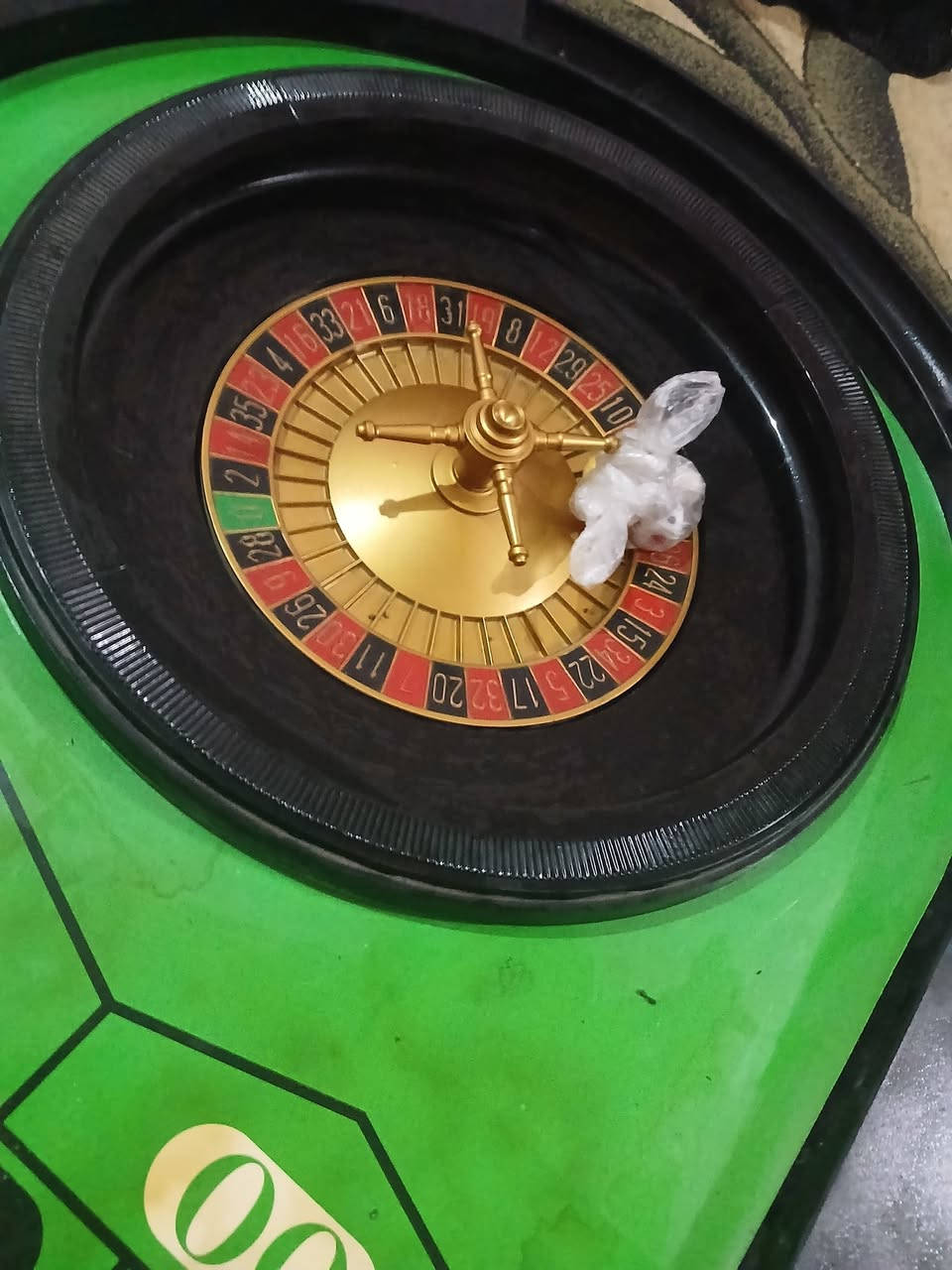 السلام عليكم عندي هاذي دمبله كامله جديده بل جيس هيه  وملحقاتها كامله السعر 50 وبيها مجال وهاذه الرقم بس واتساب اي ستفسار واتساب ***********
