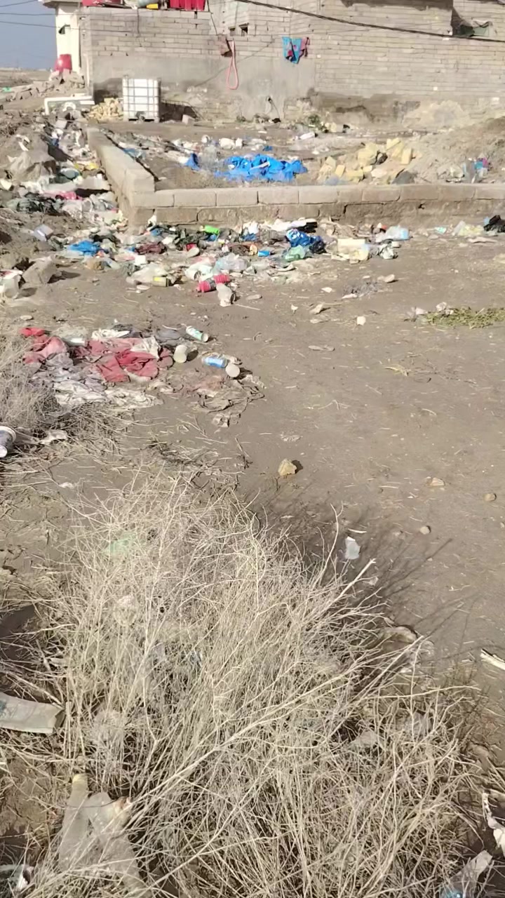 سلام عليكم ورحمة الله يوجد لدينا قطعه زراعي بنص البيوت السكن عابرها مساحت القطعه 200م سعرها 13وبيها مجال مكانها الصخين مقابيل السيطره القديمه الفلكة حاليآ تعبد عن الشارع السايدين 400متر تقريبآ هذا رقمي والشراي يدلل ***********
