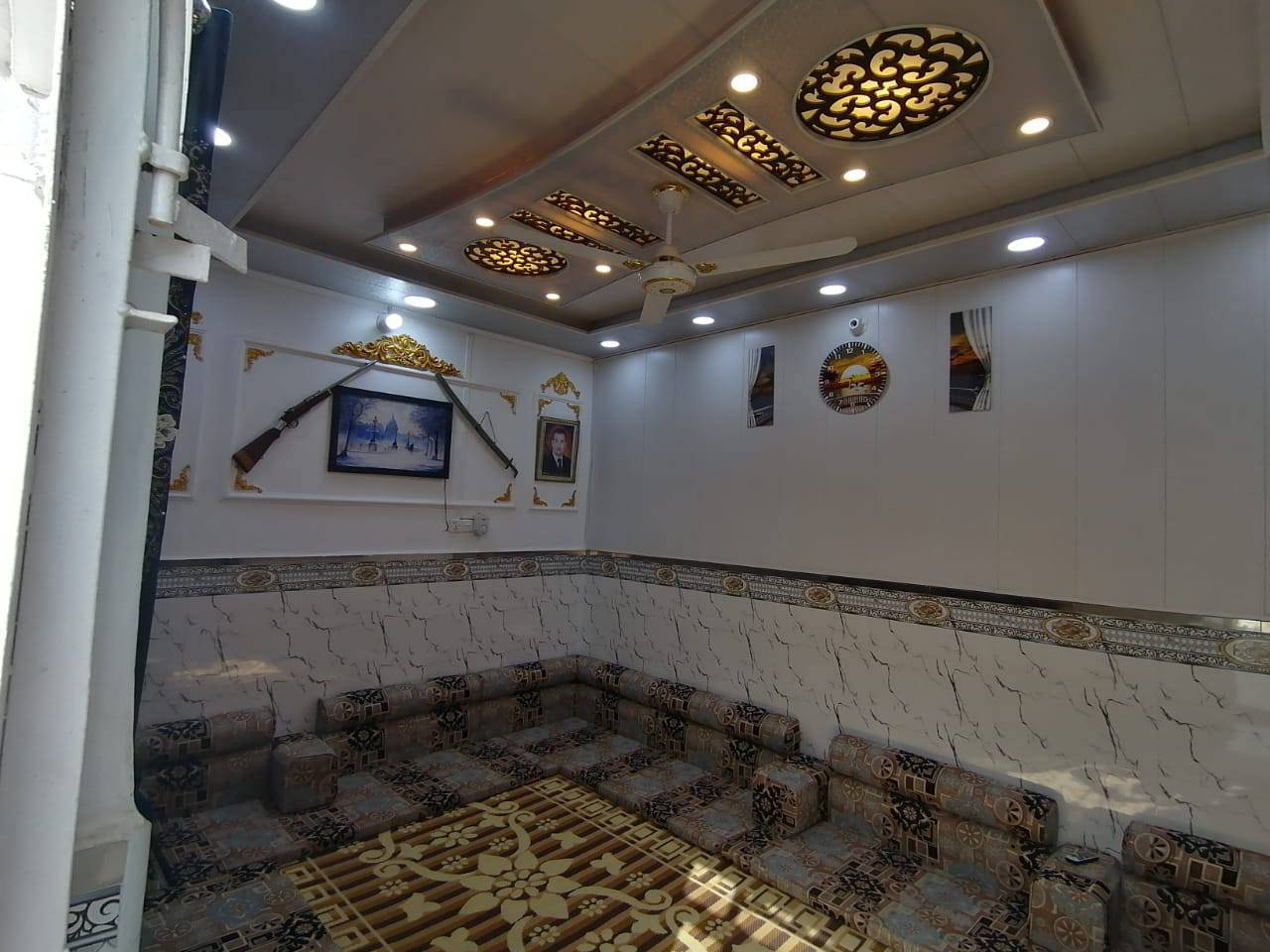 السلام عليكم دار للبيع 100 متر طابقين صاله ومطبخ واستقبال 3 غرف نوم ومجاميع صحية عدد 3 شارع 12 كوفه حي ميسان نهاية شارع الكيات  للأستفسار ***********
