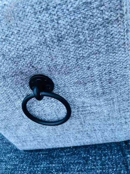 السلام عليكم 
ديوان   جديد للبيع قياس 7امتار 
سعر 350بي مجال ويا كوشات هديه موجود  في كركوك في حي النصر 
جديد جديد 
لتواصل 
***********
