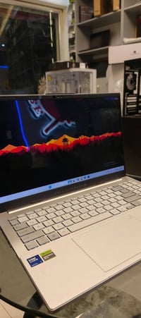 أسوس فيفو بوك • كرت شاشة ٤٠٦٠ • شاشة OLED ٣K