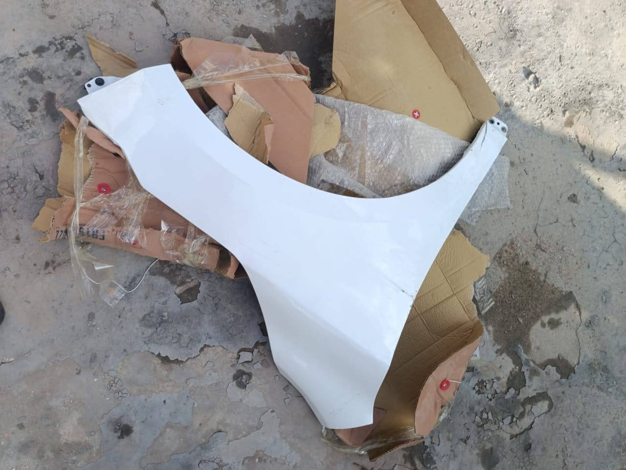 السلام عليكم ورحمه الله اخوان مازده بي وايدي دستروي وجاملغ ثنينهن ايمن بلاديات لجامه بيه فطر صغير وسويته وجاملغ بيه شويه بارد سويته اشتريت جدد  لسيارتي اي واحد يريدهن احسبهن اله بسعر مناسب للمعلومات لمازده شغاله رقم الهاتف ***********
