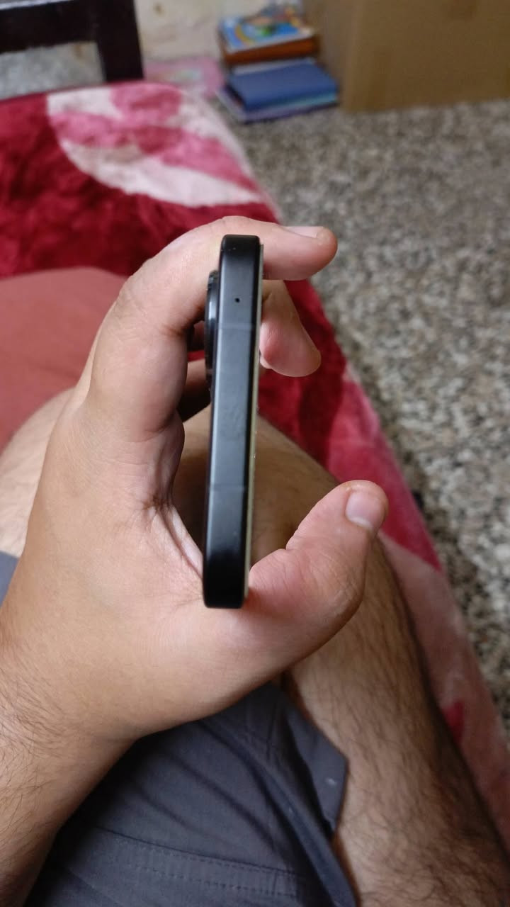 سلام عليكم بوكو F7 ذاكره 512 جهاز مكفول كفاله عامه يعتبر هستوه مفتوح من كارتونه ومشحون 7 مرات جهاز جديد فقط مفتوح من كارتون علما انه سعر جديد 645 وجهاز يخبل ويفعل 1200 فريم بكل الالعاب شخط واحد ما بي عندي توصيل لجميع محافضات عراق رقم *********** واتساب فقط
