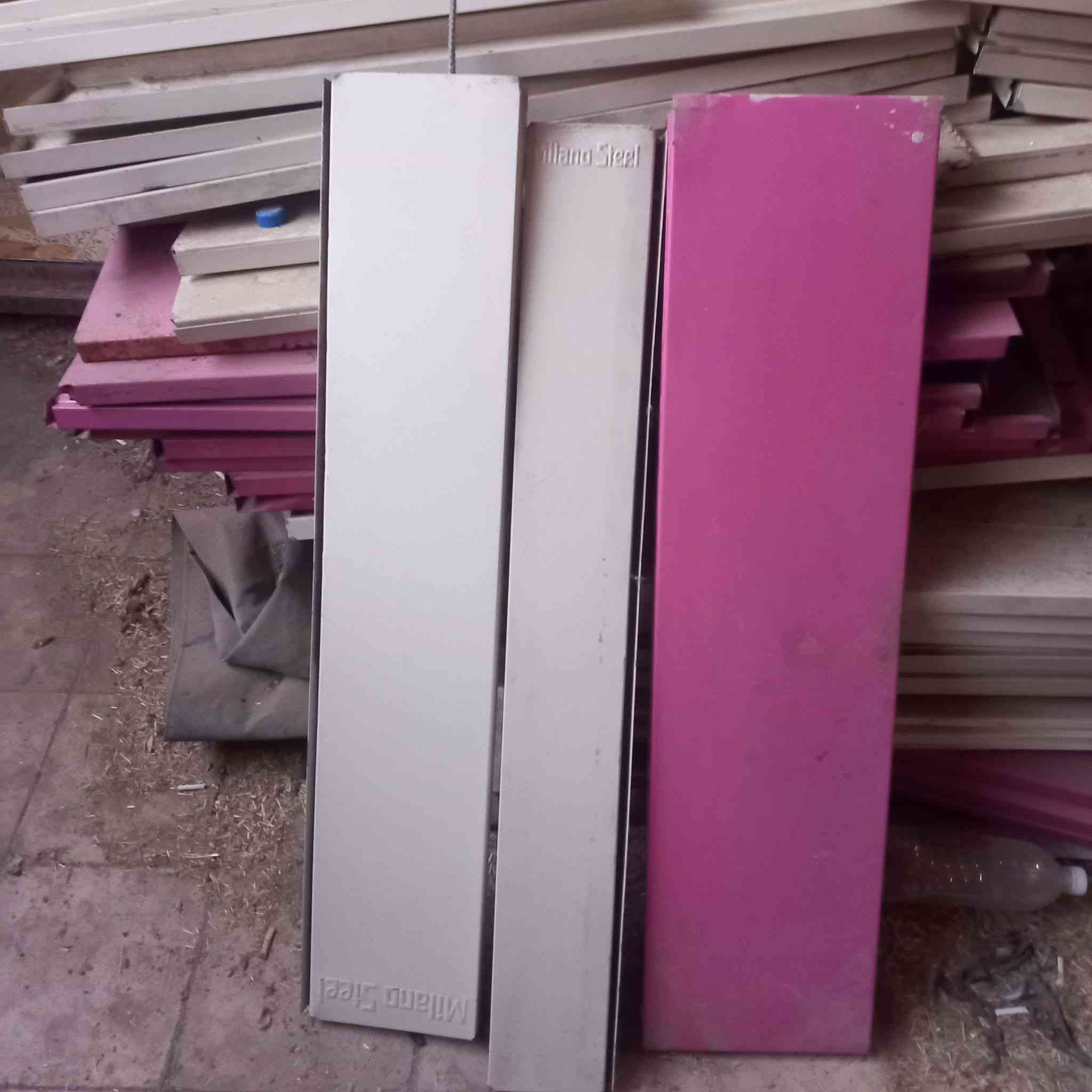 رفوف مستخدمة متوفرة سعر مناسبة عنوان بغداد سوق مريدي انتصل تدلل***********
