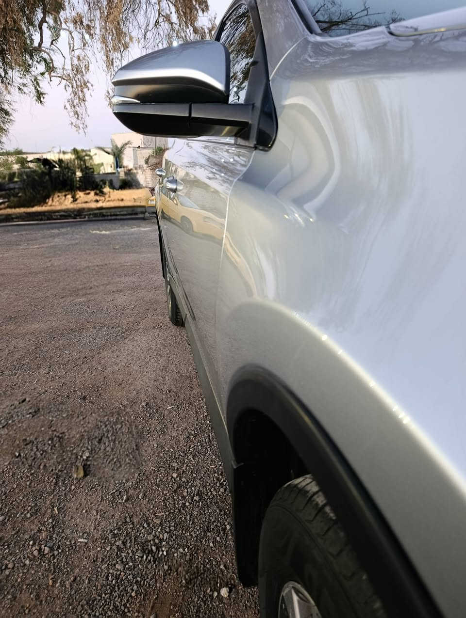 راف فور موديل 17 كندي
رقم سليمانيه 
سنويه +رقم + هزه كله جديده
لون سلفر
 فئه le
رادار امامي 
ويل كب بلادي
كشنات تدفئه 
اشاير بل مري
ماشيه ١١٠
السياره حلوه مثل ماموضح بلصور
حادثه 
جاملغ وبنيد 
مكفوله من الشاصي
والسونار موجود 
مكاني بغداد العامريه 
***********
السعر 163ورقه
