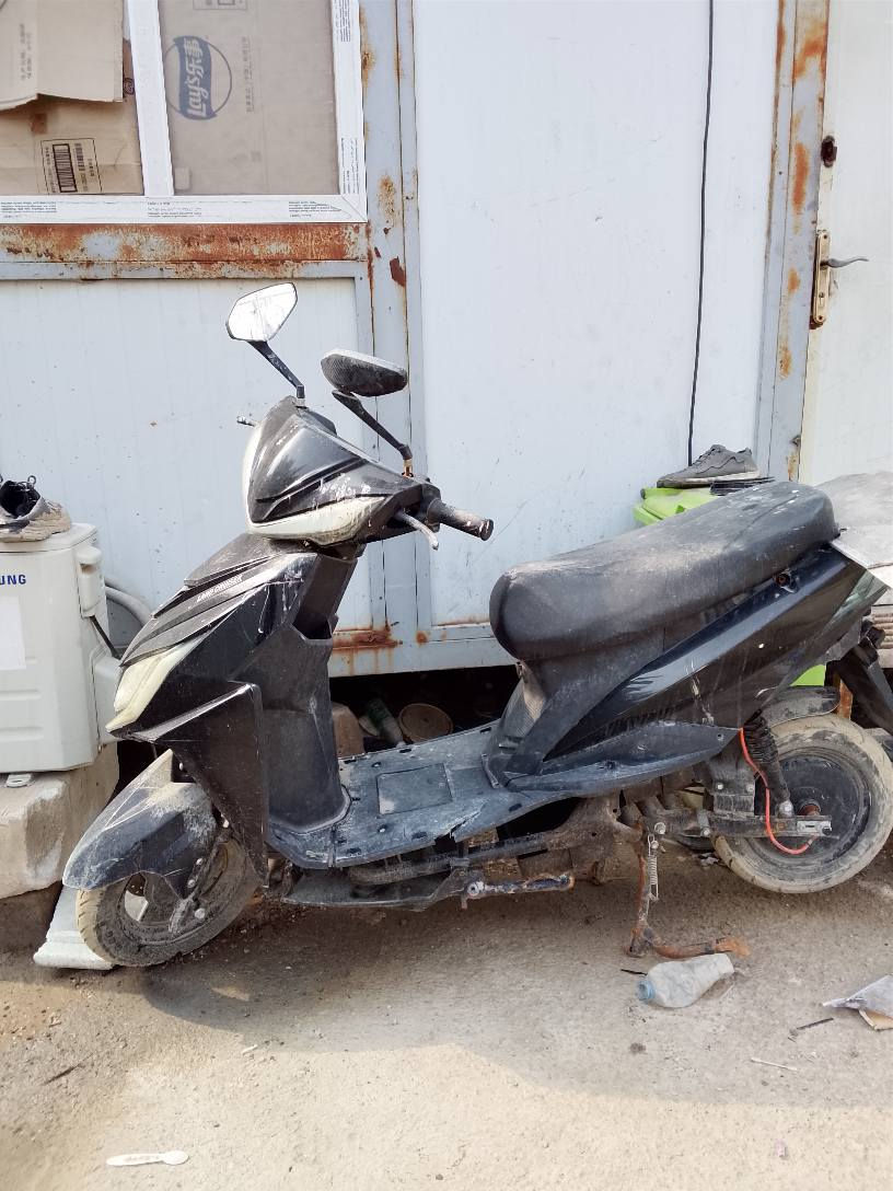 السلام عليكم 
دراجة شحن
سكنس 2023
تشيل 6 باتري
72 فولط
ملف 1000 واط حقيقي
رايدها ب250 وبيها مجال
سويت بيها حادث وتركتها بدون بطاريات
مكاني بصره جبيله شارع البهو البصرة, العراق


**إذا كنت صاحب هذا الإعلان وتريد حذفه لأي سبب، رجاءا أرسل رسالة إلى الدعم الفني**