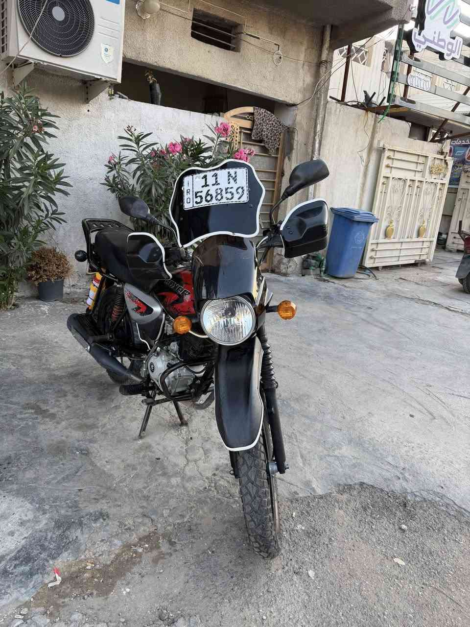 السلام عليكم بوكسر موديل 23 نازله 24 مرقم لوحه وسنويه باسمي تحويل ثاني يوم كير شاصي مكينه مكفولاتاي نقص مابيه مكاني الحريه
***********
