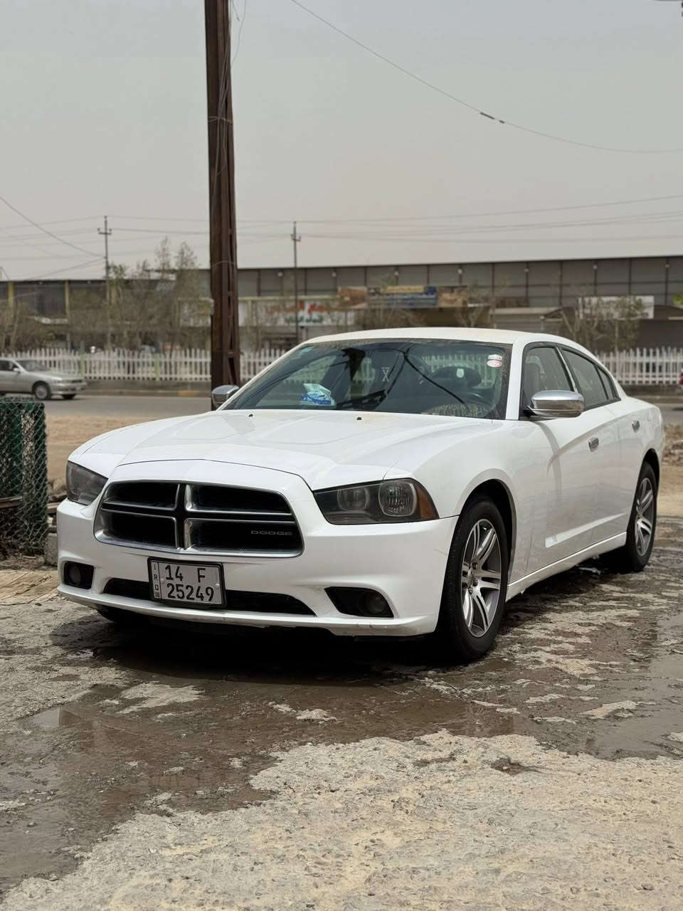 سلام عليكم جارجر مديل 11 للبيع 
السيارة مكفوله من الضربه ومن الكصه 
السياره جاهزه
ما ناقصها شي دواخل جديده كير ومكينه خير من الله 
مكينه 3600 
تتدفئه تبريد كهربائيات مكفوله 
رقم سيارة بصرة سيارة بسمي 
سعر السيارة 145 وبيها مجال قليل 
مكان السيارة البصرة القرنه رقم تلفوني ***********
