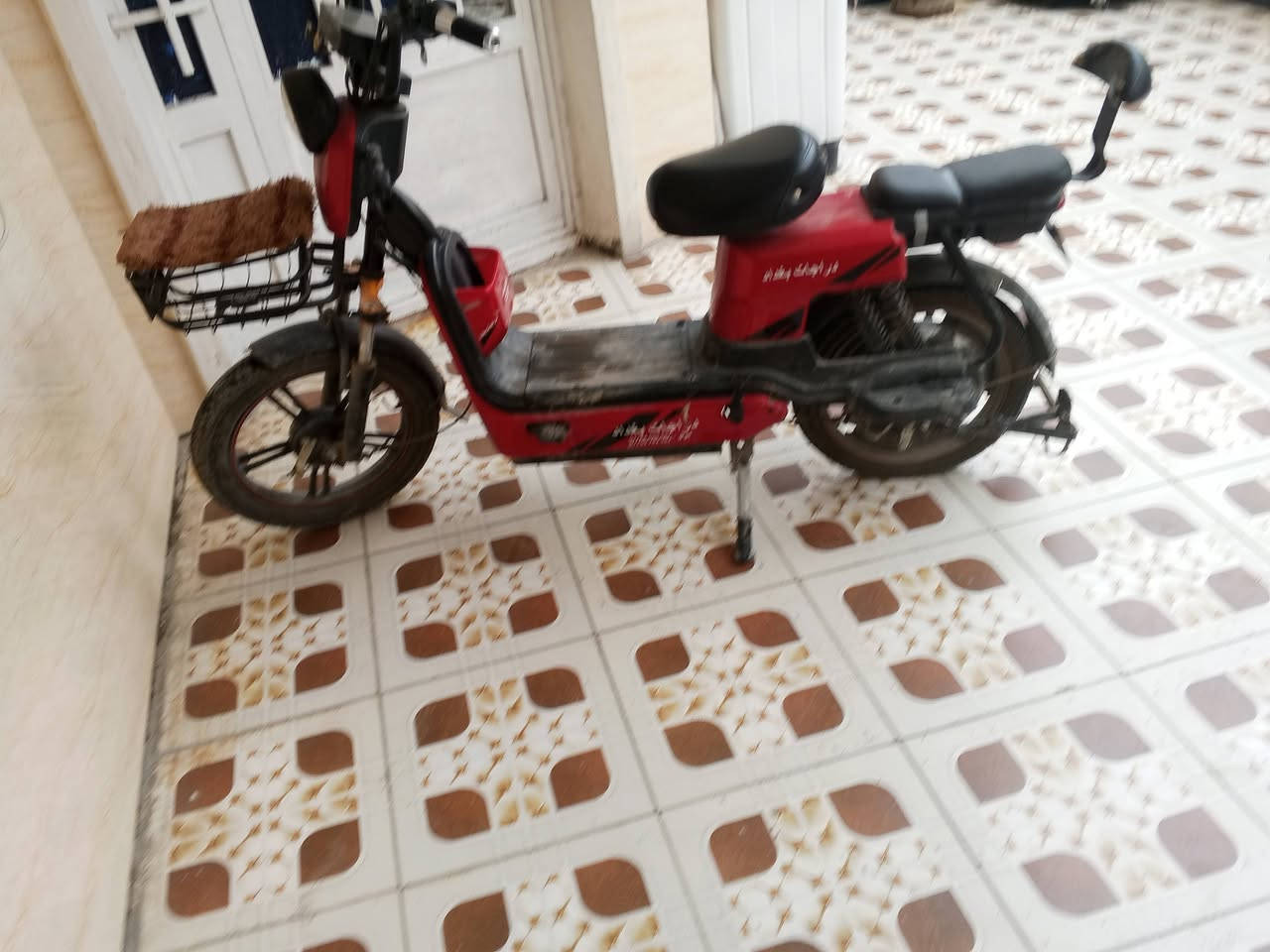 سلام عليكم دراجه شحن للبيع مال ذوي احتياجات خاصه او كبار في سن دراجه الجديده مستعمله اقل م̷ـــِْن يوم واحد. بيه تلث مقاعد . نضاف كلش شلعه بيها و 4 سرعات شحن متصرف خمس بطاريات  سعره 900 وبيها مجال مكانه بغداد حي الجهاد      ***********
