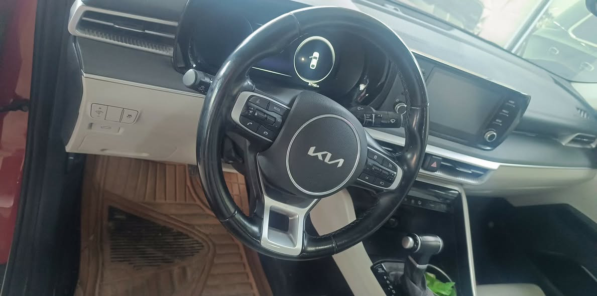 السلام عليكم
كي فايف جيتي لاين GTline خليجي 

(فول مواصفات) رقم اربيل 

كفالة عامه 

موديل 2023

مكينة 2500

فتحة سقف بانوراما 

تشغيل بصمة + تشغيل عن بعد  + بصمه ابواب

تتميز بنظام صوتي فاخر

خمس انظمة قيادة

كرسي كهربائي 

شحن لاسلكي

كامره دوارة 

تحكمات

مواصفات 1/1 معروفة مواصفات الجيتي لاين

السيارة ماشية km42

السعر 217 وبيهه مجال
***********
