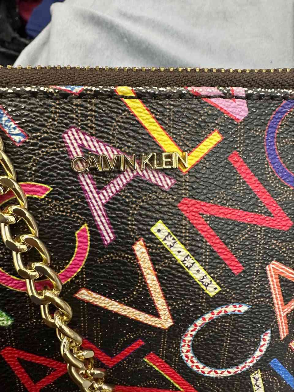 Authentic calvin klein bag used in very good condition for 20$ أربيل, العراق


**إذا كنت صاحب هذا الإعلان وتريد حذفه لأي سبب، رجاءا أرسل رسالة إلى الدعم الفني**