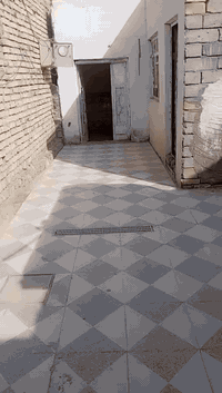 سلام عليكم بيت للبيع زراعي امامي بالاسكان الصناعي النزله الاولى مساحه 100متر*********** سعر48وبيه مجال
