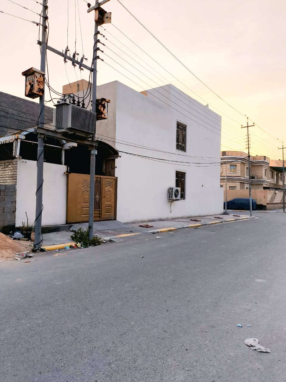 🏠 السلام عليكم ورحمة الله وبركاته
✨ للبيع منزل ركن في كربلاء – حي المجتبى ✨

📍 الموقع: حي المجتبى – مقابل المستوصف

📄 طابو صرف مباشر بدون ورثة

📐 مساحة الأرض: 200 متر

🏗️ سنة البناء: 2019 (بناء حديث)

مواصفات المنزل:

🔹 استقبال واسع 6×4

🔹 صالة كبيرة 8×4

🔹 5 غرف نوم:

▪️ غرفة 6×4

▪️ غرفتان 4×4

▪️ غرفة 5×4

▪️ غرفة أطفال 3.5×3

🔹 مطبخ 3.5×3

🔹 مطبخ حار خارجي

🔹 حمامات داخلية ومجاميع صحية خارجية.. على شارع 20

🔹 كراج سيارة بمساحة 50 متر

📞 للاستفسار:

*********** 

***********
