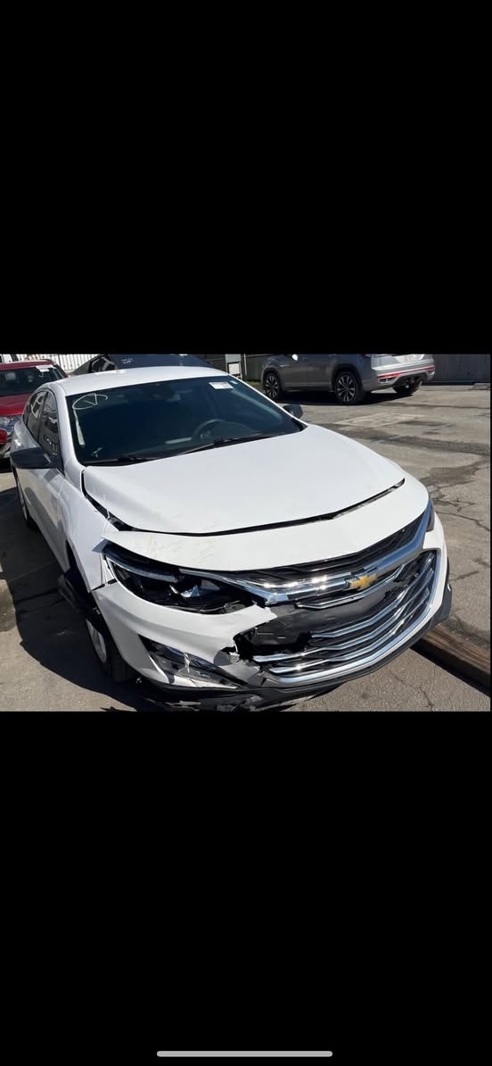 السلام عليكم
ماليبو 2023 
١٥٠٠ تيربو 
صور الحادث موجوده وسونار كلشي موضح 
 سبير ما نازل 
بصمة تشغيل
تحكم ستيرن
تبريدها ثلج
داخل اسود
بصمة ابواب
كامرة
مثبت سرعة
تحديد مسار
هندر بصمة
 كشن سايق كهرباء 
مواصفاتها معروفه 
رقم بغداد بأسمي 
ماشية ٧٤ الف وقابل لزيادة
السعر130وبي مجال بسيط للطيبين 
مكاني بغداد السيدية
***********
متواجد خاص
