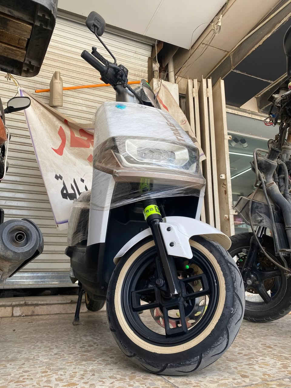 السلام عليكم ورحمه الله وبركاته دراجه شحن الريان تيسلا2c 35  فول مواصفات ماشيه 4780
لايت عالي ناصي  
دبل سويج 
اشاره يمنه يسرا
3,كير
مثبت سرعه 
شاشه  فول مواصفات 
أبيعه ويه الغراض مال جمبزه بيه بوش عنجه الماني سعر 780 الف بيه مجال  مكاني بغداد بلديات رقم الهادتف ***********
