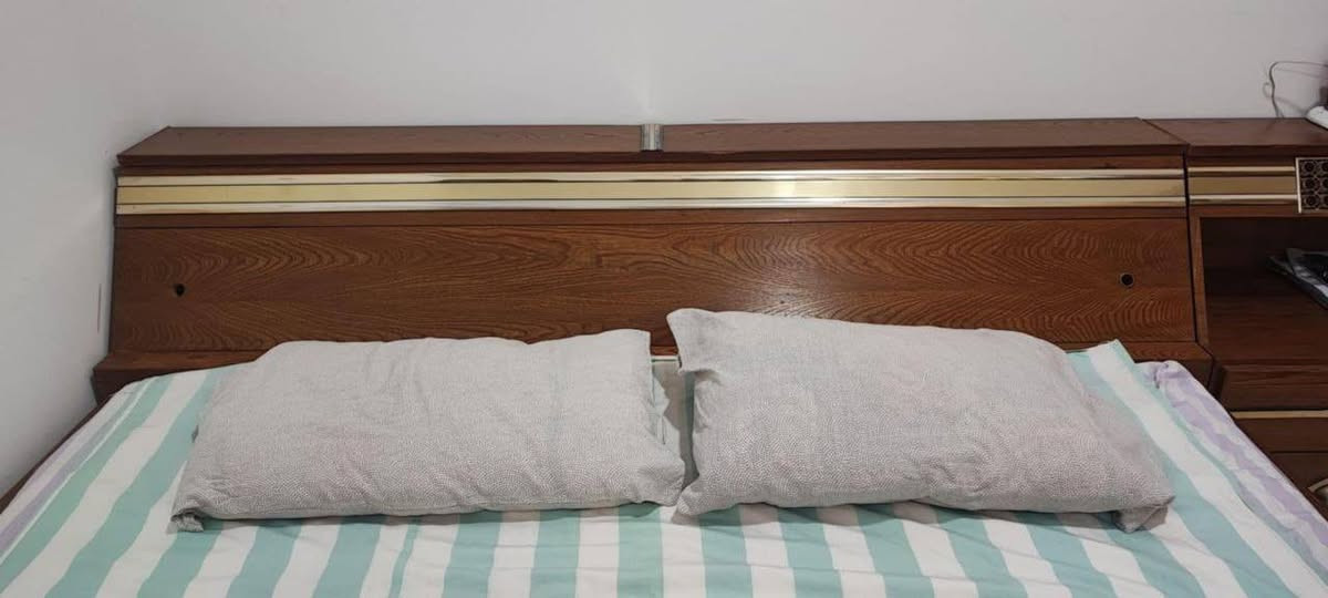 السلام عليكم
غرفة نوم للبيع  شغل درجة اولى مال شكر النجار  كنتور 6 بوب 
السعر 750  مكاني بغداد 
للتواصل : ***********

