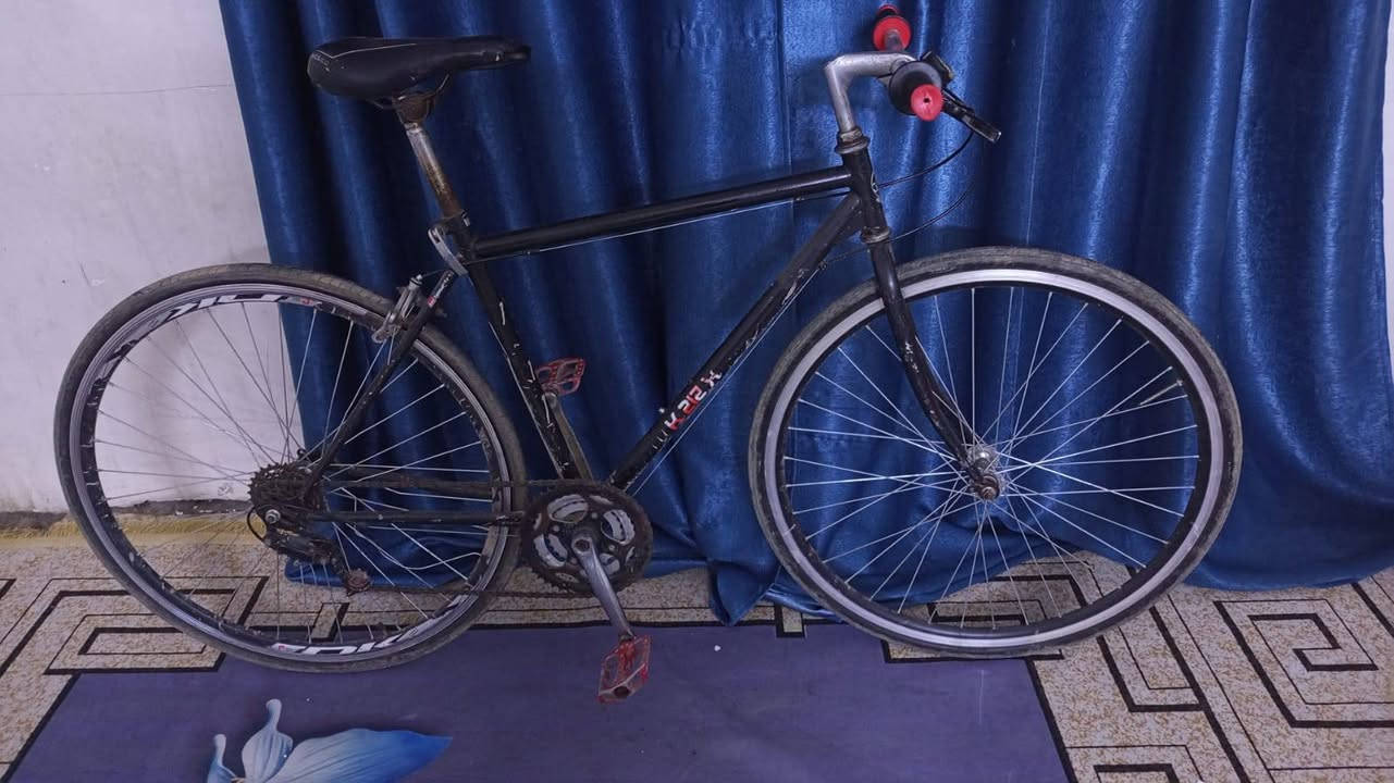 السلام عليكم بايسكل سي 700 حجم 28  باله
السعر 60 الف وبيه مجال
 المواصفات
7نمر خلفيه
3اماميه 
نظام التوقف  
ماسحات خلفيه اماميه شغالع 
بايدرات حديد
الصينيه الاماميه 48 سن
قطعه امرتبه وخفيفه
النقوصات  جوب خلفي وعواج سي واحد بل  (الويل الخلفي)
عنواني.. بغداد الدوره ابو دشير رقمي *********** . وحياكم الله ❤️
