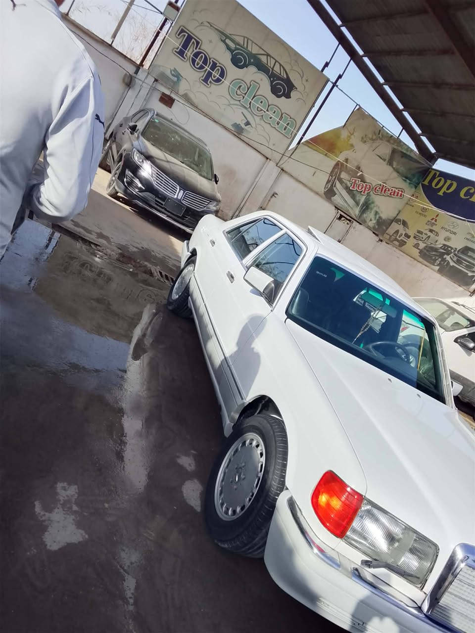 السلام عليكم مارسدس للبيع
صبغ قطعتين السياره أحله من الصور 
محرك بلادي 
موديل /87
السعر 100$وبيهاا مجال 
مكان السياره ابو غريب الحصوه
***********
