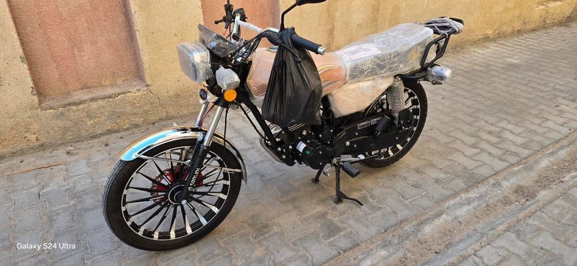 مرحبا دراجه سيفان (سونك )للبيع دراجه جديده بمعنى الكلمه نظافه 100/100محرك 200cc سويج عدد2 مع بصمة تشغيل عن بعد 2 الدراجه كامله ما ناقصها اي شي صارله اقل الشهر م̷ـــِْن طالعه م̷ـــِْن المعرض  (اورق سكنر اسسكنر يعني استنساخ) السعر 1250 وبيه مجال قليل للشراي والما يعجبه السعر يكدر يتخطى المنشور (مكلف بلنشر) صاحب الدراجه واتساب او اتصال***********

