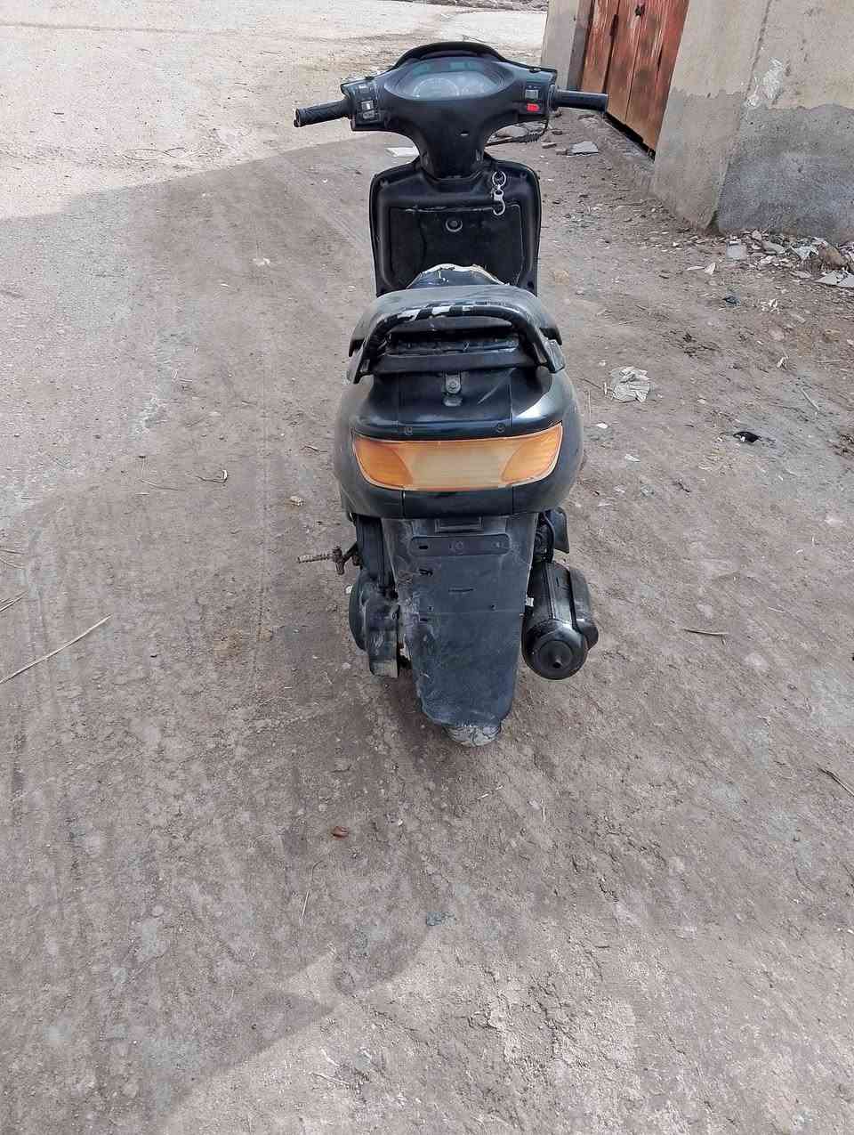 سلام عليكم دراجة فراشة للبيع الدراجة نضيفه مكينته مفتوحة بس مكينته ناعمه لابيه تبخير  ولا أي شي تخبل كهربائيات كله شغاله بس باتري ضعيف يرادله شحن مكاني البصره قضاء المدينة السعر 275 وبيه مجال الاتصال عله الرقم التالي ***********
