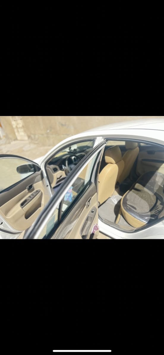 اكسنت وارد خليجي 
المديل 2010
وارد خليجي
حجم محرك 1600
ماشيه 260 ألف 
ما بيها صبغ بس بارد قليل 
مكيه كير ما بيهن شي مكفوله 
لوحه بغداد خصوصي 
عنوان بغداد حي اور
سعر :105 وبيها مجال شي قليل 
رقم الهاتف ***********
