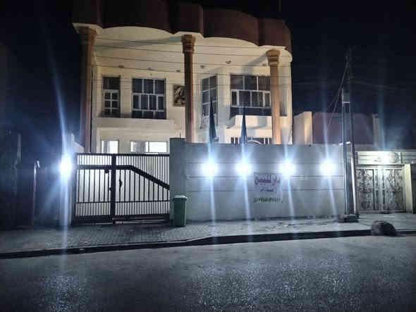 دار للبيع مســــــــــــاحــــــة،
200 متـــــــــــــر 
السعر 125
***********
واسط الصويرة حي الزهور قرب الفلكة 
طابو صرف.
