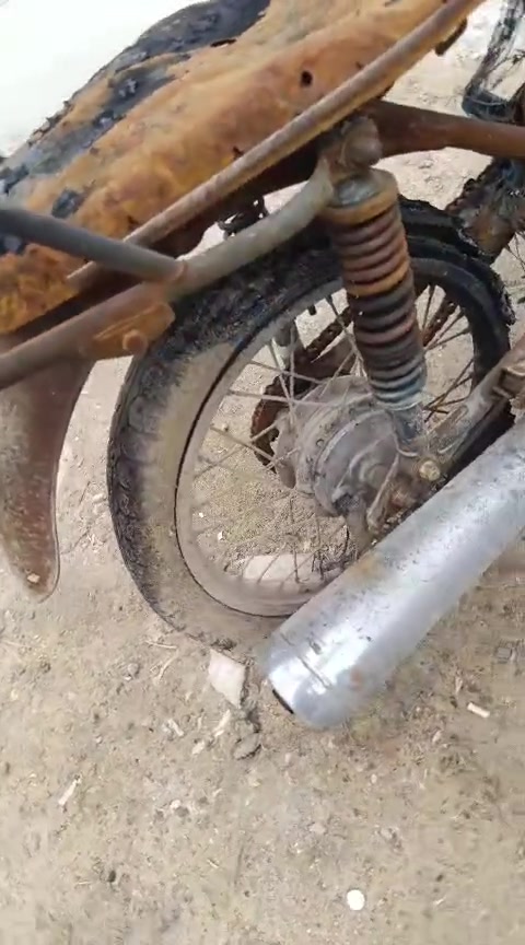 سلام عليكم  دراجه البيع  مكان البصره   السعر 125بالخصيب الرقم ***********

