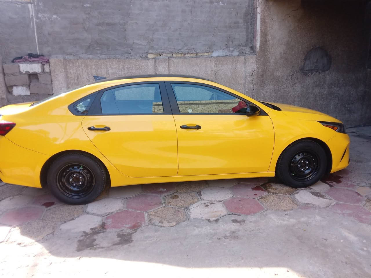 فورتي وارد أمريكي الحادث مثل ما موضح بالصور الجاملغ الخلفي شطح مثل ما بالصورة فقط بدون دواخل مكان السيارة بغداد العبيدي السعر155وبيه مجال رقم الموبايل***********
