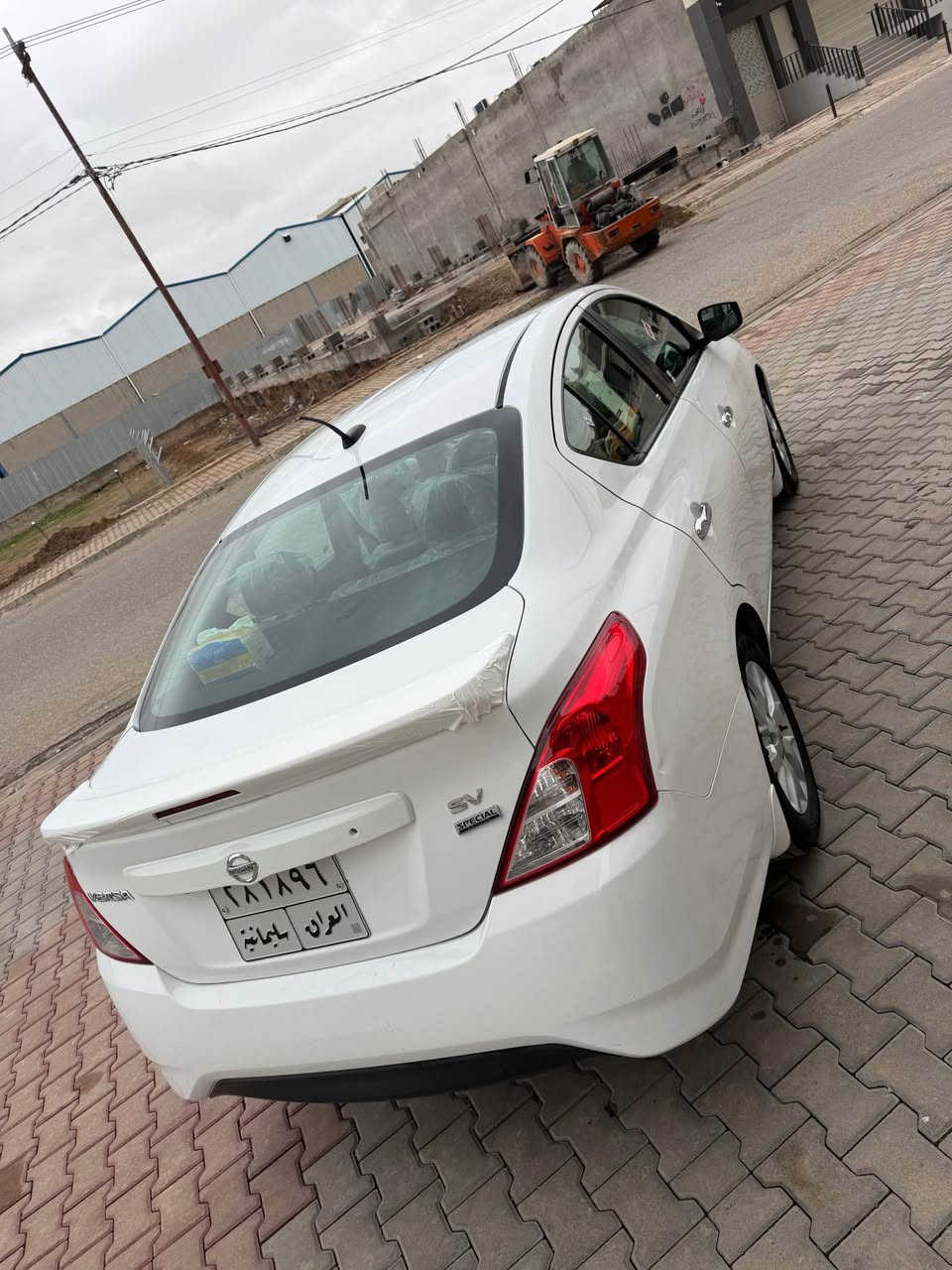 نيسان ڤيرسا    
موديل. 2017
ماشية 88 الف 
مواصفات SV سبيشل يعني فول 
دفتر بنزين بيها. 
شاشة  و بلاجكتور  و جناح بيلادي 
مكان ايد  و تحكمات ستيرن + تثبيت سرعة 
ويل كروم بلاد 
تخم تايرات جديد 
صدر جديد.  
گير و محرك بشرط  
سيارة بيها قطعتين صبخ  بدون دواخل 
و مكانين تعديل بارد 

كركوك رحيم اوا 
***********
سعر 98 و بيها مجال قليل كركوك, العراق
