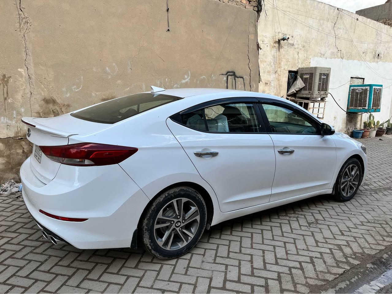 النترا 2017 نص فول 
حادثها جاملغ وبنيد فقط ✔️
نص فول مواصفات
شاشة كبيرة كاربلاي واندرويد اوتو 📺 
كامرة خلفية + حساس خلفي + مثبت سرعة وتحديد مسار + تدفئة ستيرن وتدفئة كشنات + نقاط عمياء + اشاير بالمري  + محرك 2.0 دوش وكير AT المرغوب ومكفولات + مودات قيادة 3 | صدر حدادية تبريد تدفئة كلها كاملة ومكفولة وبدون اي نقص رقم بغداد مكاني بغداد باسمنا تحويل مباشر .
***********
*********** بغداد, العراق
