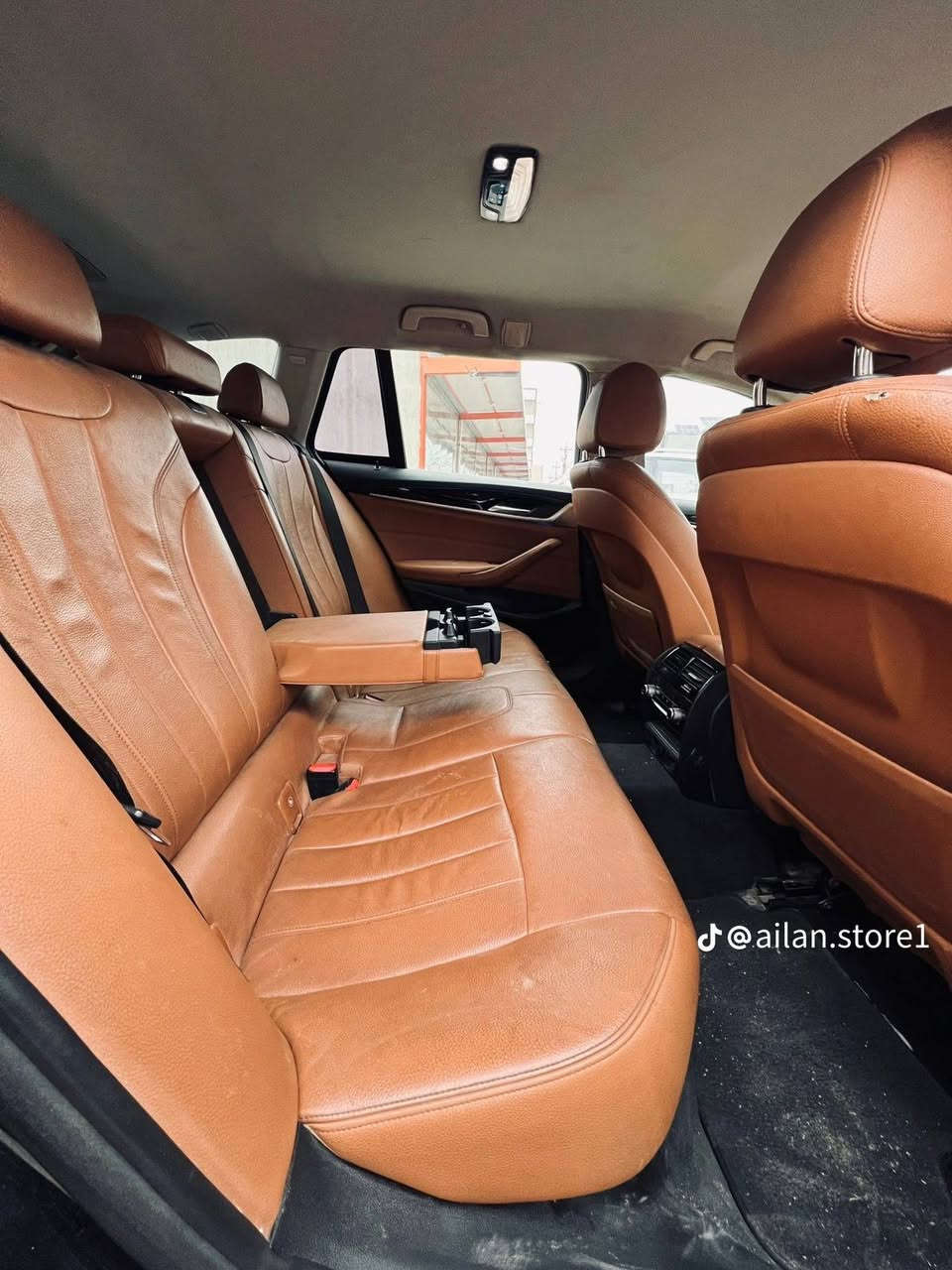 سيارة BMW موديل 2018 خليجي وكالة حجم  520I ستيشن ( تكسي مطار دبي )
محرك حجم 2000 توين تيربو جارج 
محرك و گير غير مفتوح 
السيارة  بيها صبغ  بابين وجاملغ جهة سايق ابدل  وبنيد فقط 
رقم سليمانيه
عداد المسير : 480الف كيلو متر   قابل للزيادة  تصعدها محركها زيرو 
المواصفات
1- سيارة BMW حجم 520I  موديل 2018 خليجي وكالة مكفول كير ومحرك وكلشي  
2- محرك حجم 2000 توين تيربو جارج بقدرة 186 حصان 
3- لايت زينون عالي ناصي مع LED نهاري 
4- مرايا جانبية شفط كهرباء مع اشارات بالمرايا الجانبية 
5- قبق جنطة كهربائي شفط 
6- ويل كب حجم 20مع تخم تاير جديد  
7- حساسات امامي خلفي عالي التحسس والدقة ومعروف بالبي ام 
8- بصمة 
9- تقسيم داخل المرايا الجانبية للزوايا الميتة 
10- غرفة السيارة جلد مشمشي اصل والغرفة بحالة ممتازة جدا 
11- تحكم فول كهرباء لكشنات المقدمة 
12- تبريد السيارة قطعتين امامي وخلفي وتحكم خلفي بالتبريد الخلفي 
13- تحكم ستيرن جهتين متكامل لمجموعة من ايعازات المركبة 
14- شاشة دشبول كبيرة بحجم 6.5 بوصة تحتوي على كمبيوتر متكامل لكل المركبة 
15- كير عادي اوتوماتيك مع 3 وضعيات للقيادة 
16 -وباقي مواصفات المركبة الغنية جدا عن التعريف  

تخم اطارات جديد  ومسويلها ادامة كامله


**إذا كنت صاحب هذا الإعلان وتريد حذفه لأي سبب، رجاءا أرسل رسالة إلى الدعم الفني**