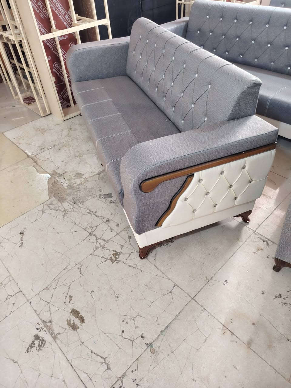 السلام عليكم تخم عشر مقاعد موجود متوفر
قاعده مالته بلوك اسود السعر 450 موجود


**إذا كنت صاحب هذا الإعلان وتريد حذفه لأي سبب، رجاءا أرسل رسالة إلى الدعم الفني**