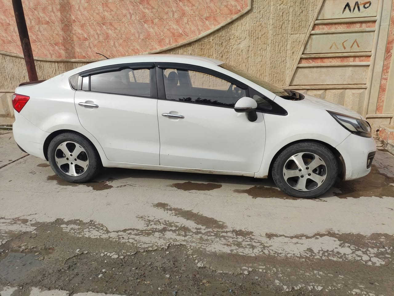 محرك GDI شرط علتبريد بدون دوانز
كير شرط 
تبريد شغال 
طخم نظيف 
تحكمات ستيرن 
كشنات جلد 
مري شفط 
السيارة باسمي 
ضررها السيارة مصبوغه تكسي مال قرار صبغوها خصوصي لان ما تترقم  تكسي
السعر 83
***********
***********
