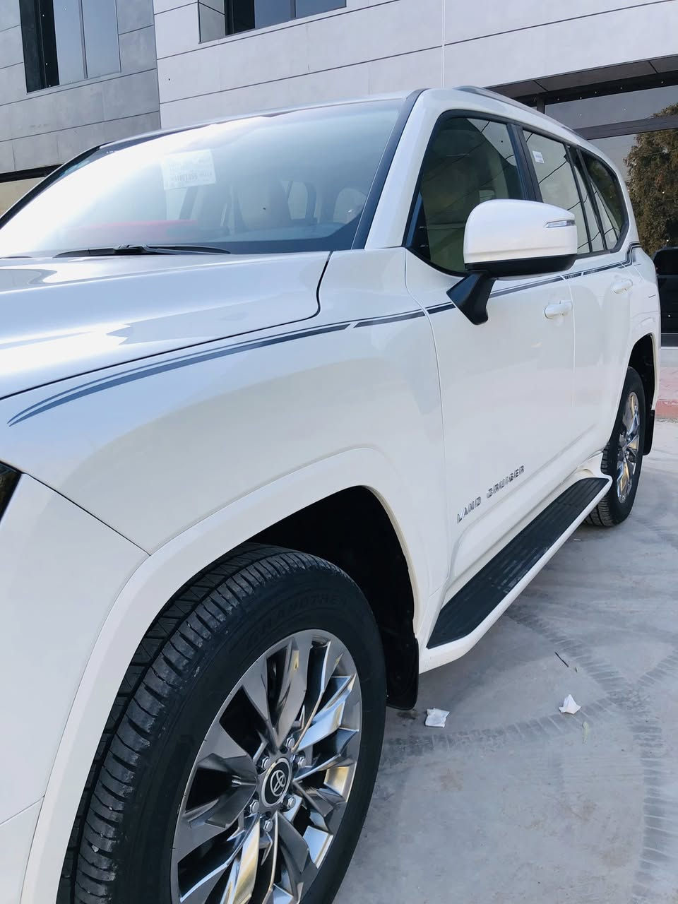 سلام عليكم احبتي الاندكروز موديل 2025 زيرو ماشيه 2900بسمي رقم بغداد شركه ساز بعدهه بل ضمان محرك 4000 تنفس طبيعي مكفوله كفاله عامه جي اكس ار مكان السياره بغداد الكريعات معرض علي شاكر الاتصال ***********
