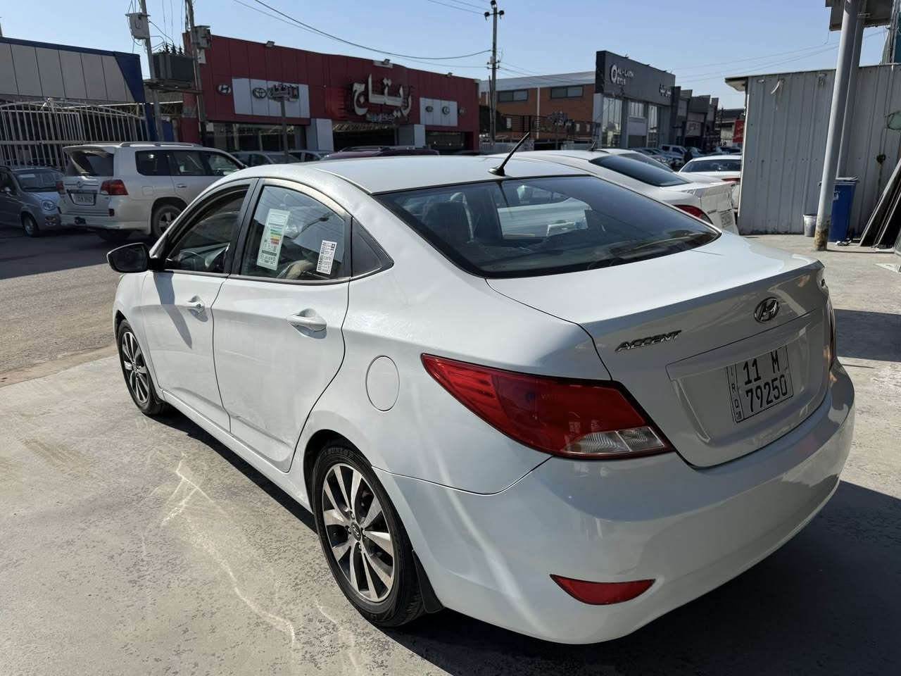 اكسنت موديل 2016 بدون صبغ موصفات فول للخير. شاشه كامره فتحه سقف تحكمات ستيرن جهيتين اناره داخليه ويلكب عدد 5 دواخل بيجي عله وضع شركه  محرك 1600 ماشية 98K  السعر (115)$ 
الهاتف /*********** مكان السيارة البياع
